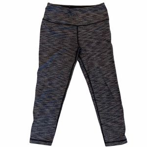 VICTORIA SPORT Knockout Yoga Capri Legging…